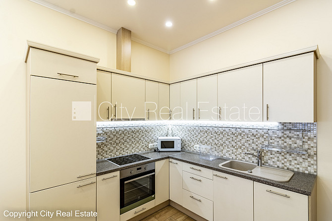 Фасадный дом, реновированный дом, закрытый двор, вход с улицы, лестничная клетка Рига - изображение 15