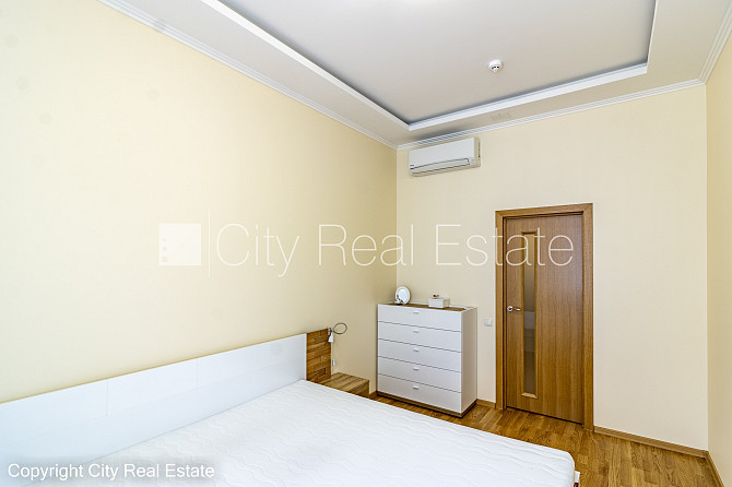 Фасадный дом, реновированный дом, закрытый двор, вход с улицы, лестничная клетка Рига - изображение 18