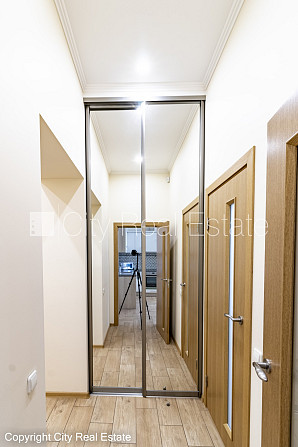 Фасадный дом, реновированный дом, закрытый двор, вход с улицы, лестничная клетка Рига - изображение 19