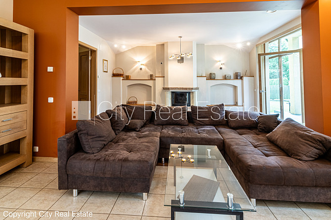 Благоустроенная озеленённая территория, закрытая территория, гараж на одну Юрмала - изображение 6