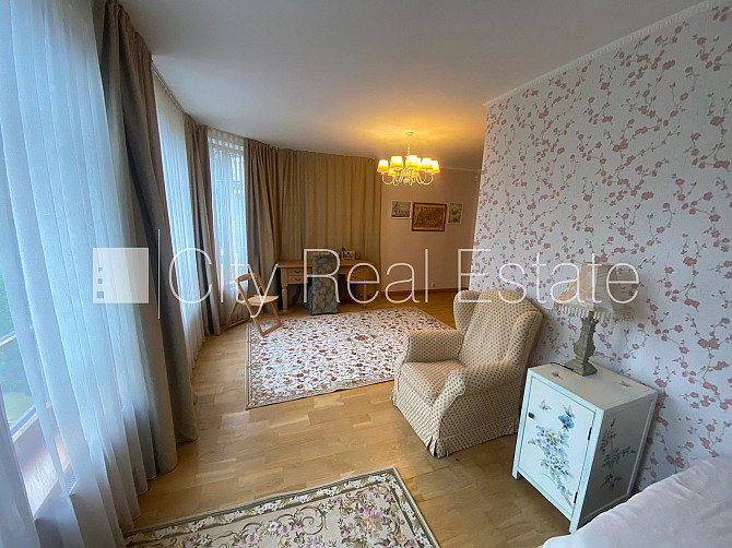 Slēgts pagalms, teritorijas iebrauktuves vārti aprīkoti ar automatizētu atvēršanās un Jūrmala - foto 12