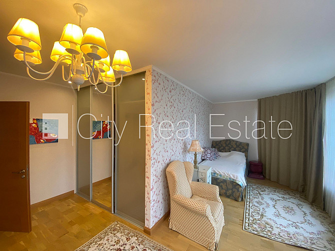 Slēgts pagalms, teritorijas iebrauktuves vārti aprīkoti ar automatizētu atvēršanās un Jūrmala - foto 11