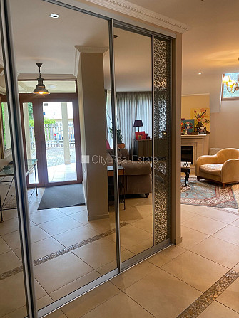 Slēgts pagalms, teritorijas iebrauktuves vārti aprīkoti ar automatizētu atvēršanās un Jūrmala - foto 18