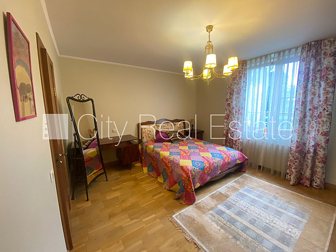 Slēgts pagalms, teritorijas iebrauktuves vārti aprīkoti ar automatizētu atvēršanās un Jūrmala - foto 8