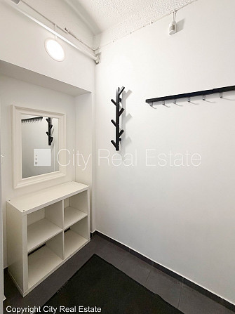 Фасадный дом, вход с улицы, окна выходят на улицу, центральное отопление, Рига - изображение 13