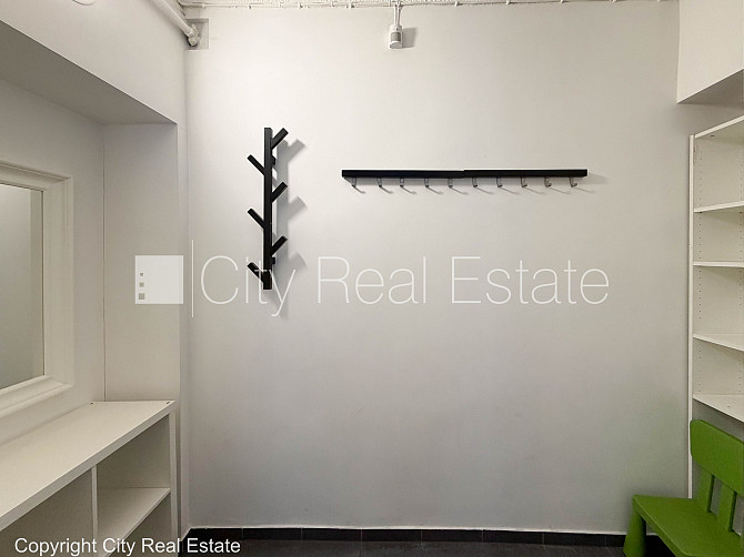 Фасадный дом, вход с улицы, окна выходят на улицу, центральное отопление, Рига - изображение 15