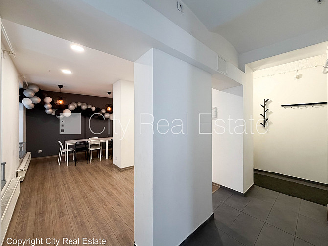 Фасадный дом, вход с улицы, окна выходят на улицу, центральное отопление, Рига - изображение 8