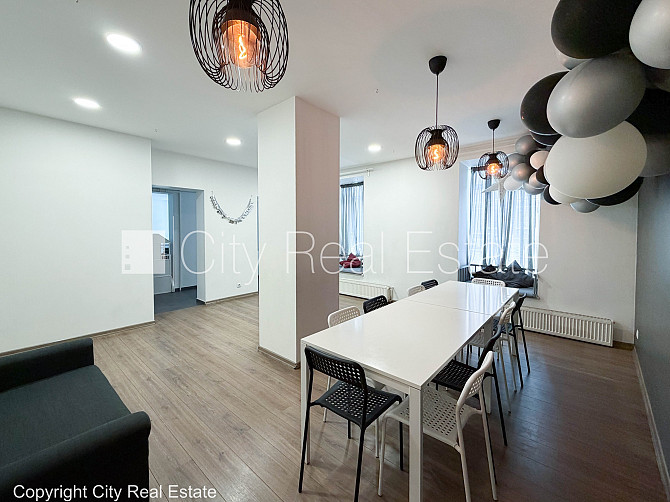 Фасадный дом, вход с улицы, окна выходят на улицу, центральное отопление, Рига - изображение 3