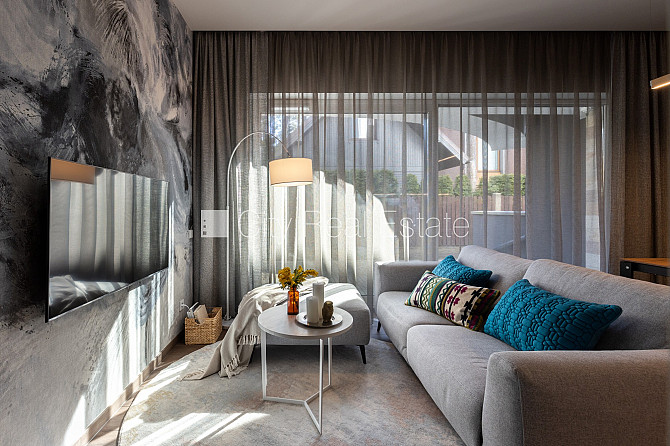 Новостройка, фасадный дом, благоустроенный озеленённый двор, подземная стоянка, Юрмала - изображение 16