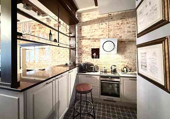 Фасадный дом, реновированный дом, подъездная дорога покрыта брущаткoй, вход с Рига