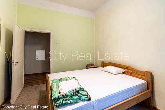 Здание во дворе, реновированный дом, благоустроенный озеленённый двор, закрытый Рига