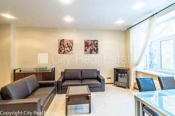 Фасадный дом, бесплатная стоянка во дворе, лестничная клетка после капитального Рига