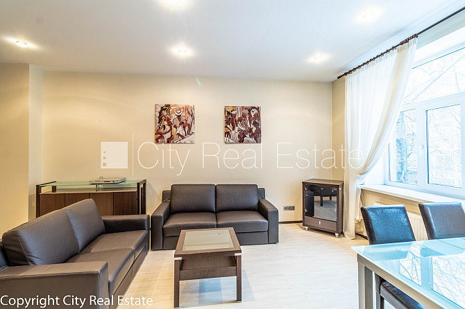 Фасадный дом, бесплатная стоянка во дворе, лестничная клетка после капитального Рига - изображение 1