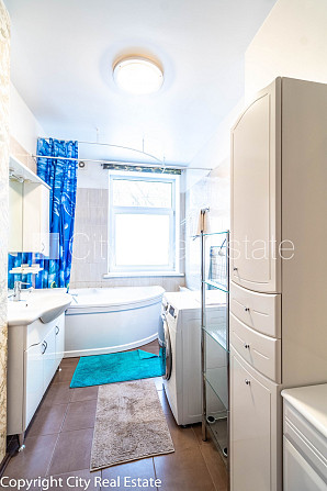 Фасадный дом, бесплатная стоянка во дворе, лестничная клетка после капитального Рига - изображение 14