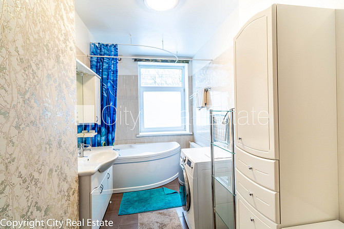 Фасадный дом, бесплатная стоянка во дворе, лестничная клетка после капитального Рига - изображение 13