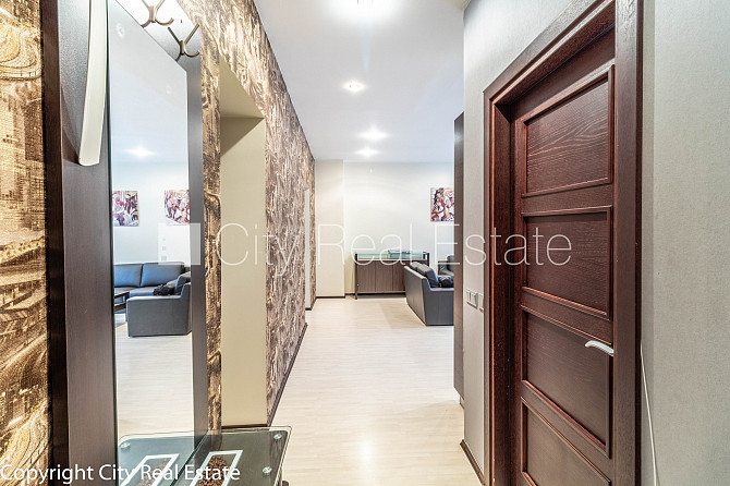 Фасадный дом, бесплатная стоянка во дворе, лестничная клетка после капитального Рига - изображение 12