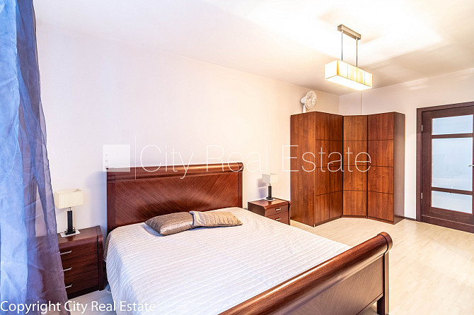 Фасадный дом, бесплатная стоянка во дворе, лестничная клетка после капитального Рига - изображение 9