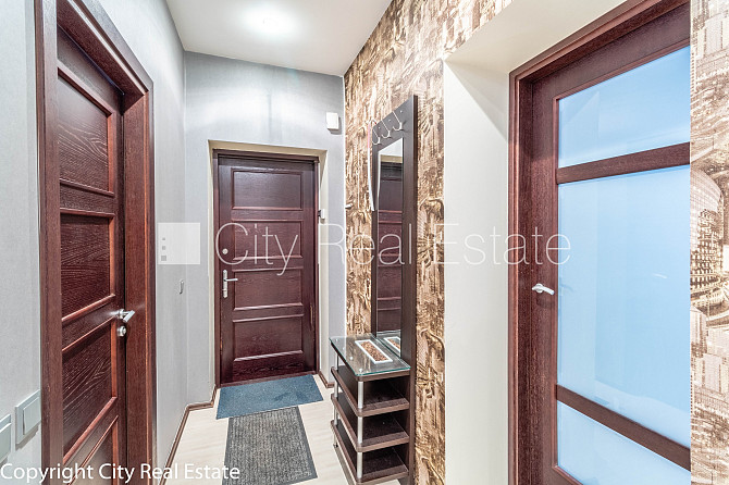 Фасадный дом, бесплатная стоянка во дворе, лестничная клетка после капитального Рига - изображение 10