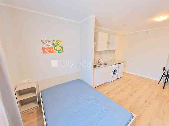 Фасадный дом, закрытый двор, возможность аренды парковки, вход с улицы, Рига