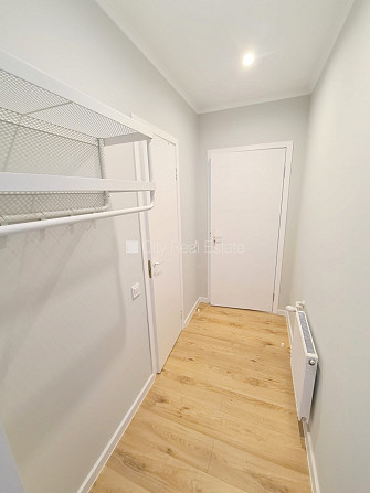 Фасадный дом, закрытый двор, возможность аренды парковки, вход с улицы, Рига - изображение 13