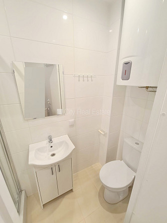 Фасадный дом, закрытый двор, возможность аренды парковки, вход с улицы, Рига - изображение 11