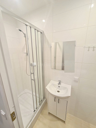 Фасадный дом, закрытый двор, возможность аренды парковки, вход с улицы, Рига - изображение 12