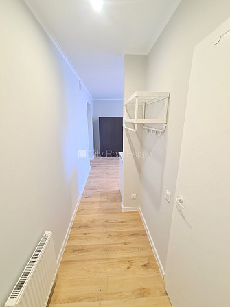 Фасадный дом, закрытый двор, возможность аренды парковки, вход с улицы, Рига - изображение 9