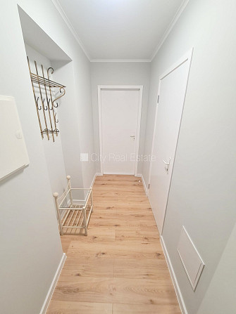 Фасадный дом, закрытый двор, возможность аренды парковки, вход с улицы, Рига - изображение 14