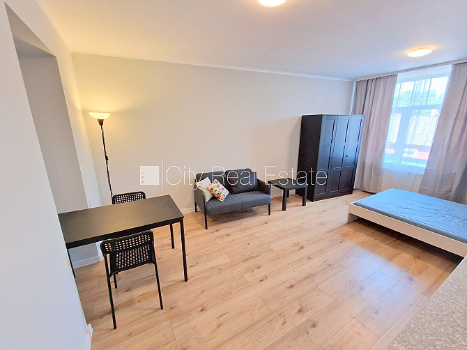 Фасадный дом, закрытый двор, возможность аренды парковки, вход с улицы, Рига - изображение 4