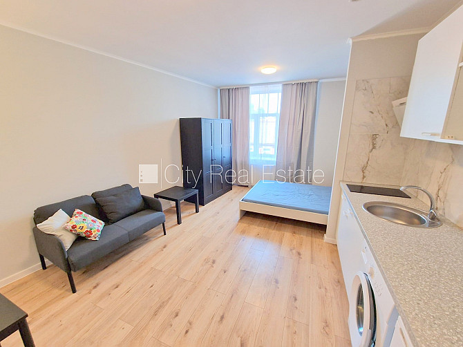 Фасадный дом, закрытый двор, возможность аренды парковки, вход с улицы, Рига - изображение 3