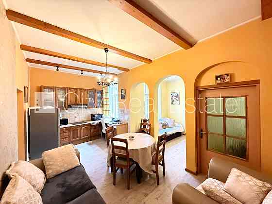 Фасадный дом, реновированный дом, вход с улицы, лестничная клетка после Rīga