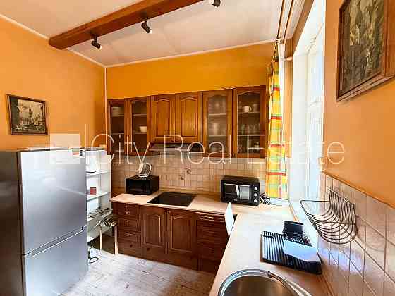 Фасадный дом, реновированный дом, вход с улицы, лестничная клетка после Rīga