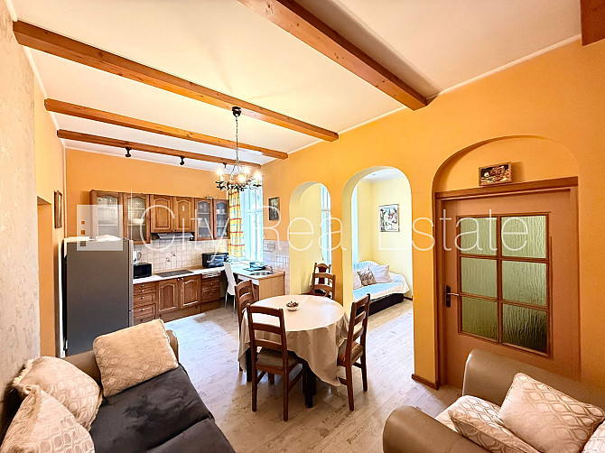 Fasādes māja, renovēta māja, ieeja no ielas, kāpņu telpa pēc kosmētiskā remonta, logi Rīga - foto 1