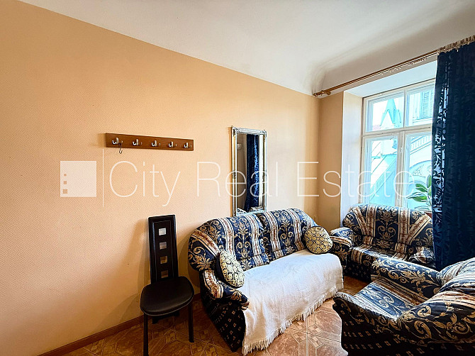 Fasādes māja, renovēta māja, ieeja no ielas, kāpņu telpa pēc kosmētiskā remonta, logi Rīga - foto 14