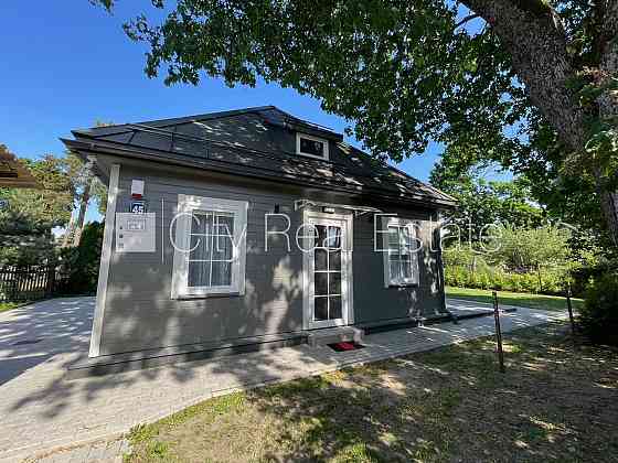 Реновированный дом, благоустроенный озеленённый двор, место для машины, терасса, Юрмала