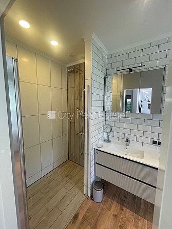 Реновированный дом, благоустроенный озеленённый двор, место для машины, терасса, Юрмала - изображение 13