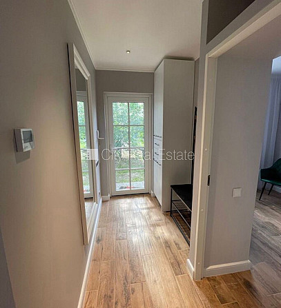 Реновированный дом, благоустроенный озеленённый двор, место для машины, терасса, Юрмала - изображение 14