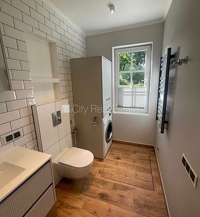 Реновированный дом, благоустроенный озеленённый двор, место для машины, терасса, Юрмала - изображение 11