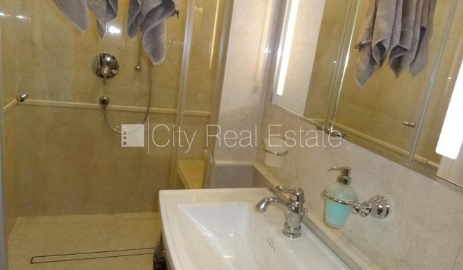 Фасадный дом, реновированный дом, гаражные ворота оснащены автоматической Рига - изображение 19