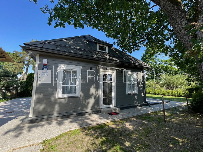 Реновированный дом, благоустроенный озеленённый двор, место для машины, терасса, Юрмала - изображение 2