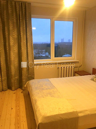 Fasādes māja, labiekārtota apzaļumota teritorija, ieeja no ielas, teritorijas stāvlaukums Rīga - foto 4