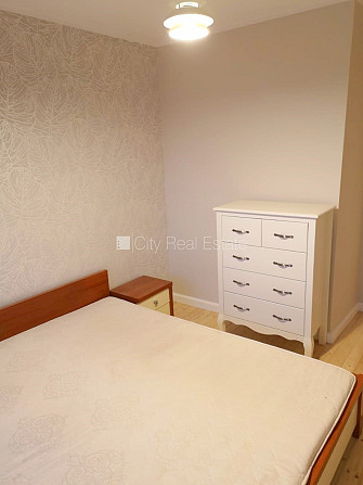 Fasādes māja, labiekārtota apzaļumota teritorija, ieeja no ielas, teritorijas stāvlaukums Rīga - foto 5