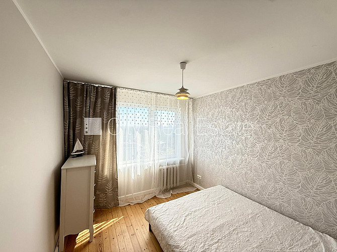 Fasādes māja, labiekārtota apzaļumota teritorija, ieeja no ielas, teritorijas stāvlaukums Rīga - foto 19