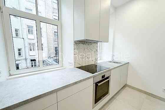 Фасадный дом, реновированный дом, закрытый двор, вход с улицы, апартаменты люкс, Rīga