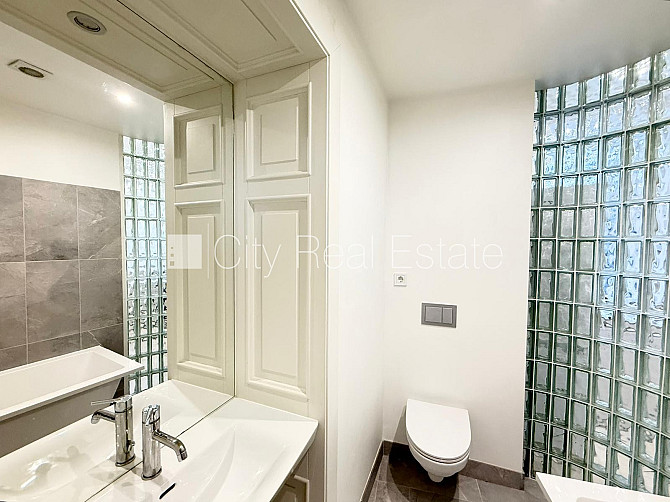 Fasādes māja, renovēta māja, slēgts pagalms, ieeja no ielas, luksuss apartamenti , logi Rīga - foto 16