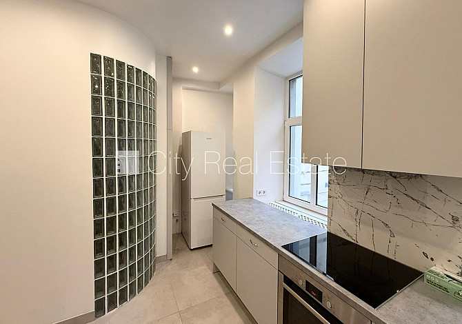 Fasādes māja, renovēta māja, slēgts pagalms, ieeja no ielas, luksuss apartamenti , logi Rīga - foto 12