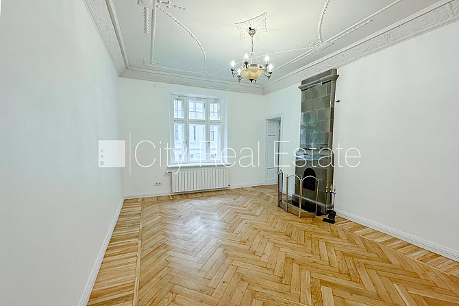 Fasādes māja, renovēta māja, slēgts pagalms, ieeja no ielas, luksuss apartamenti , logi Rīga - foto 2