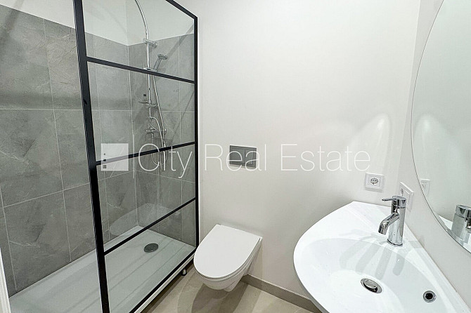 Fasādes māja, renovēta māja, slēgts pagalms, ieeja no ielas, luksuss apartamenti , logi Rīga - foto 9