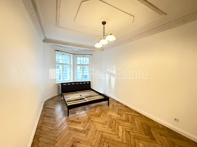 Fasādes māja, renovēta māja, slēgts pagalms, ieeja no ielas, luksuss apartamenti , logi Rīga - foto 7