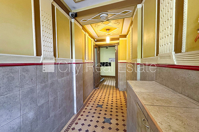 Fasādes māja, renovēta māja, slēgts pagalms, ieeja no ielas, luksuss apartamenti , logi Rīga - foto 13